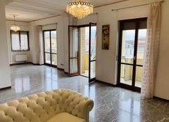 Spacious city center apartment - San Benedetto del Tronto - Lobby