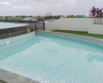Town View 1BR at Patraland Urbano Apartment - Bekasi - Pool