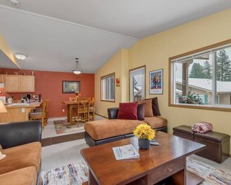 Suite Serenity Condo By Nw Comfy Cabins - Leavenworth - Living room