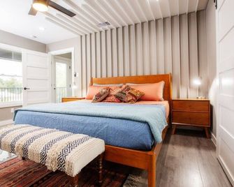 Family Casa San Antonio Steps to Alamo Riverwalk Pkg - San Antonio - Bedroom