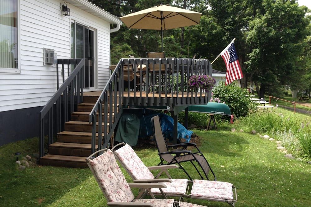 Hayward, Wisconsin cabin located on Nelson Lake. Trails/Restaurants near by. - Hayward - Патіо