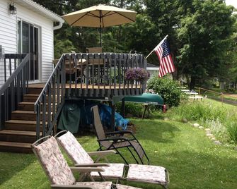 Hayward, Wisconsin cabin located on Nelson Lake. Trails/Restaurants near by. - Hayward - Патіо