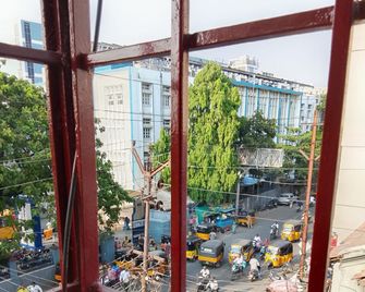 Jsm Deluxe A/C - Vellore - Balcony