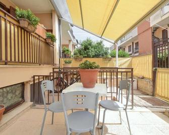 Awesome Apartment In Ladispoli With Wifi And 1 Bedrooms - Ladispoli - Balcony