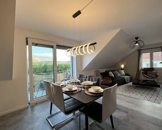 Modernes 80 qm Apartment mit Balkon und Innenstadtnah - Lörrach - Essbereich