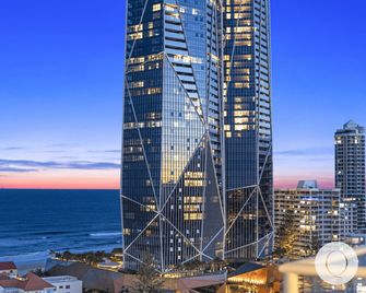 Wings Private Apartments - Q Stay - Surfers Paradise - Building