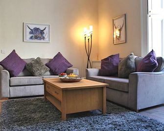 Kirk View Apartment - Stirling - Living room