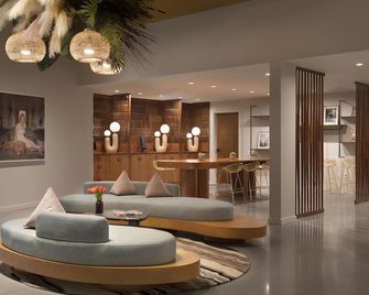 플라밍고 리조트 & 스파 산타 로사 소노마, 태피스트리 바이 힐튼 - 산타로사 - 거실