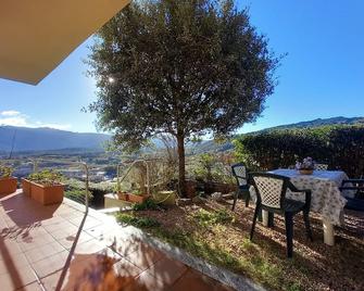 Panoramic house 30 minutes from the sea - Tempio Pausania - Patio