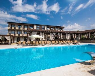 Giowine Hotel & Restaurant - Chisinau - Pool