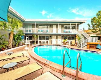 Entire Hotel Takeover! Events, Parties, Heated Pool. Groups up to 46 guests! - Saint Pete Beach - Bazén
