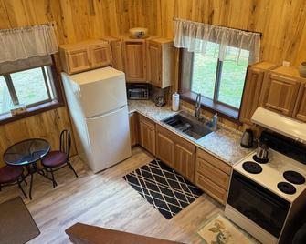 Art Escape Pottery Retreat - Studio Apartment - Whitefish - Küche