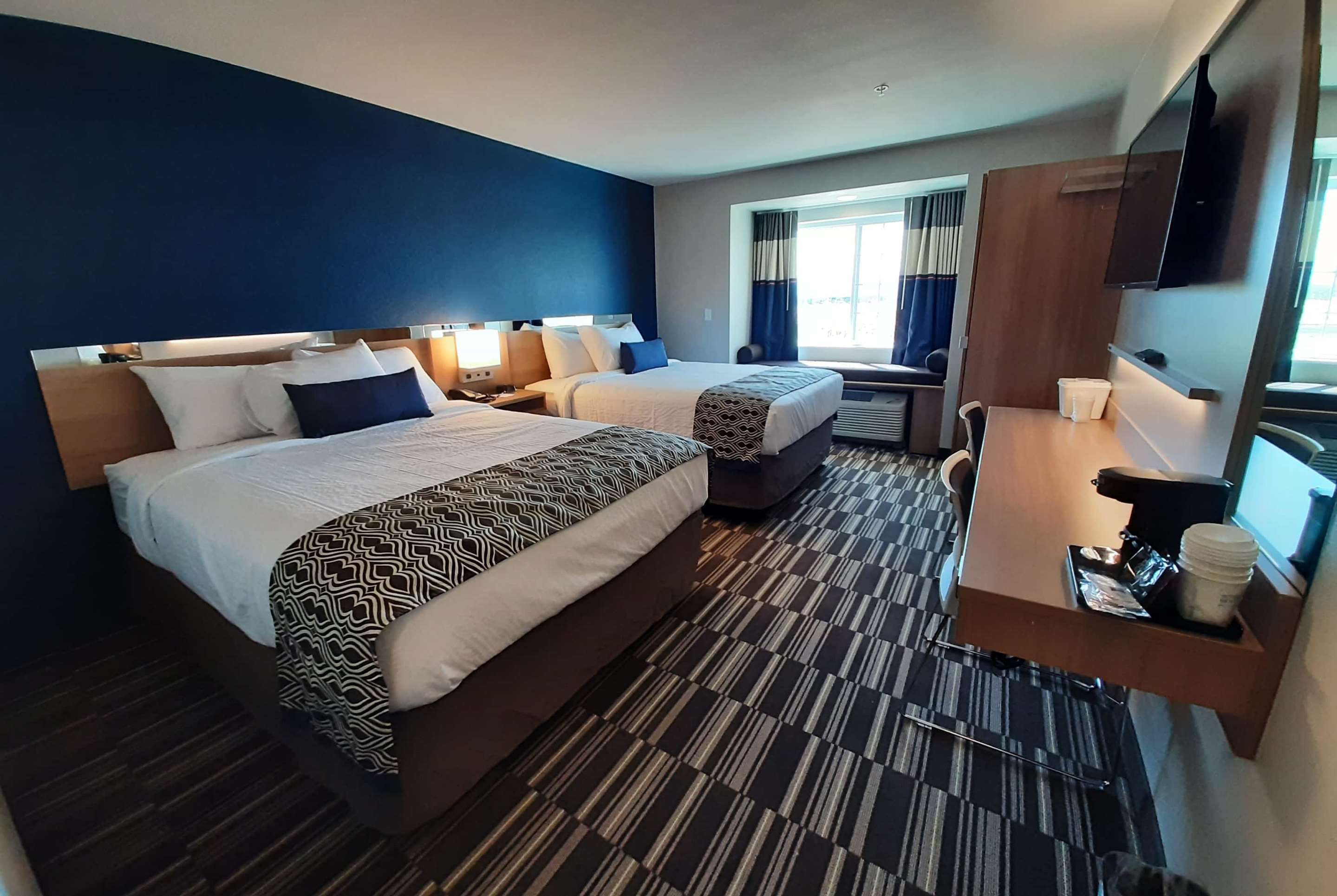Microtel Inn & Suites by Wyndham Loveland thumbnail 3