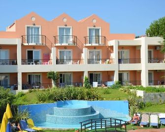 Pegasus Hotel - Stalos - Building
