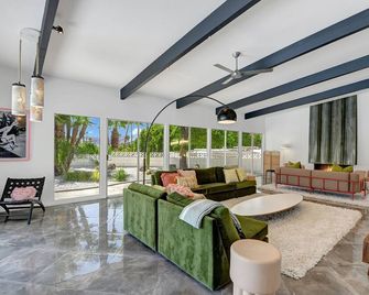 The Marilyn Monroe Estate 4bed/4ba Pool and Spa. Newly Remodeled. - Palm Springs - Sala