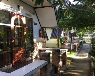 Panichat Resort - Lampang - Patio