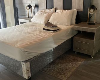 Leafy, safe retreat, close to game park & shopping mall - Harare - Bedroom