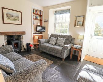 Slaters Rest, Pet Friendly, With Open Fire In Langdale - Borrowdale - Living room