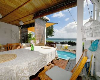 Meerena Cheerful Beachfront Cottage with Jacuzzi - Grand Gaube