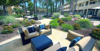 Fairfield Inn & Suites By Marriott San Jose Airport - סן חוזה - פטיו