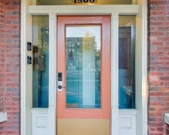 Edgewater Andersonville-area Apt Close to Loyola Lake EZ Parking - Chicago