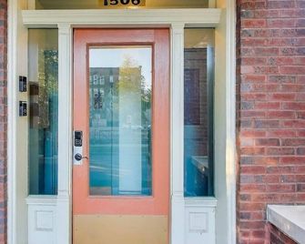 Edgewater Andersonville-area Apt Close to Loyola Lake EZ Parking - Chicago