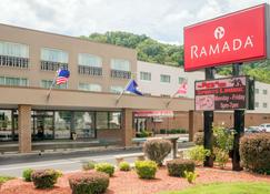 Ramada by Wyndham Paintsville Hotel & Conference Center - Paintsville - Building