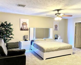 Gorgeous house private pool hot tub playroom - Long Pond - Habitación