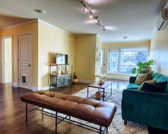 Relaxing and beautiful 2 bedroom apartment in Montreal East - Montreal