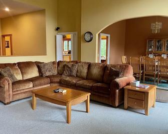 Private home on 37 acres with stunning mountain views - Shaftsbury - Sala de estar