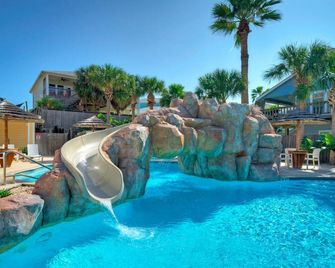 2 Blocks to the Beach Patio Resort Pool w Slide Tranquil Tides by AvantStay - Port Aransas - Piscine