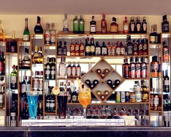The Avid Hotel - Voi - Bar
