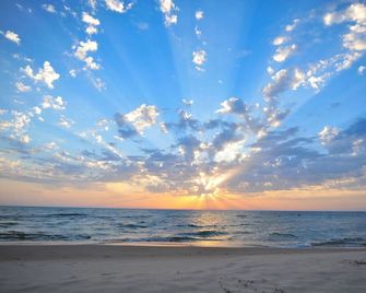 Wickwood Inn - Saugatuck - Beach