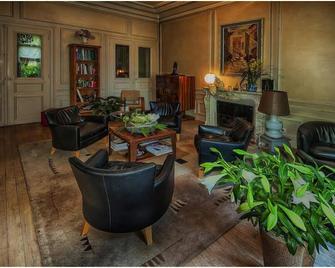 Hotel Le Clos Raymi - 艾培涅 - 客廳