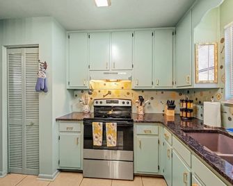 King Bed- Pets-HUGE fence yrd deck - Tallahassee - Kitchen