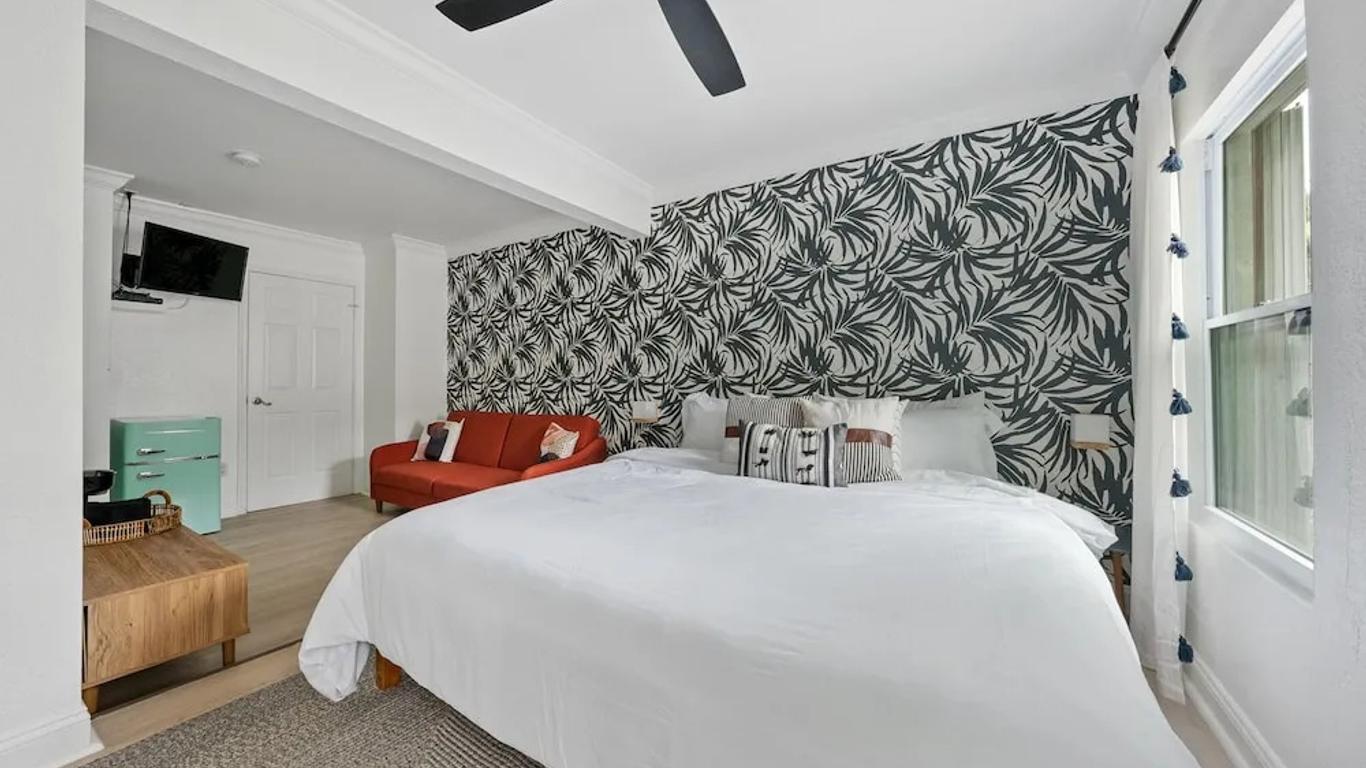 Las Olas Guest House