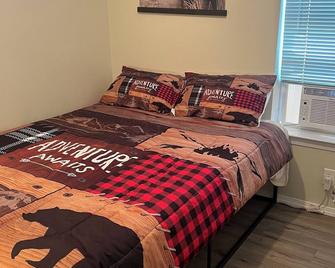 Cozy 2-bedroom cabin on Cattle ranch, in Chiloquin, close to Crater LakeWiFi, AC - チロキン - 寝室