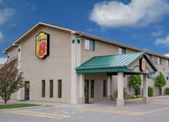 Super 8 by Wyndham Willmar - Willmar - Gebouw