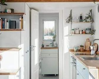 Yggdrasil Farmhotel Retreat, Spa & Yoga - Tromsø - Kitchen