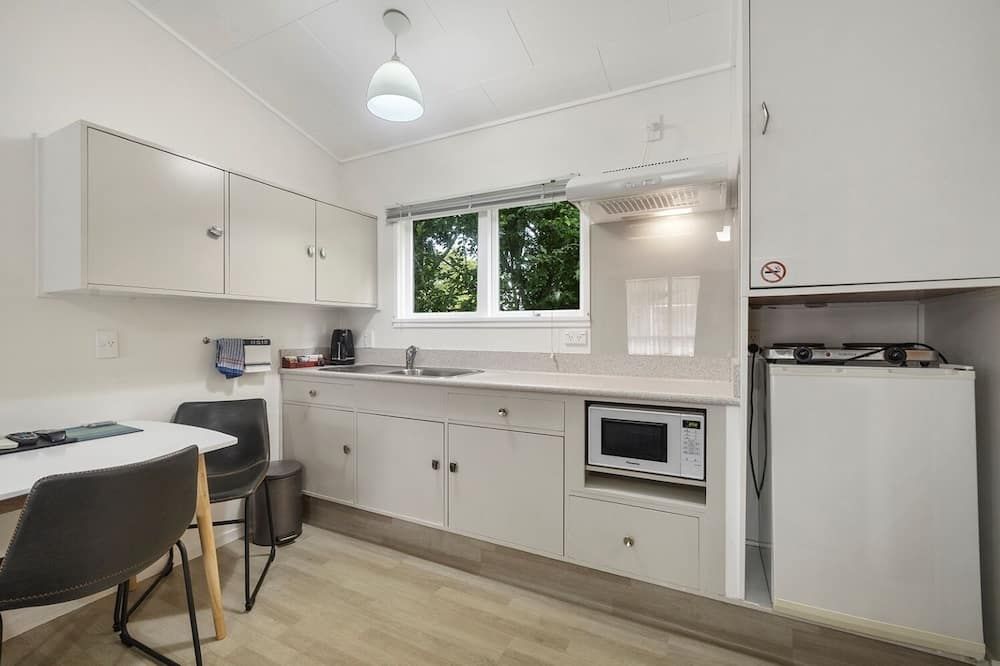 تاور رود موتيل