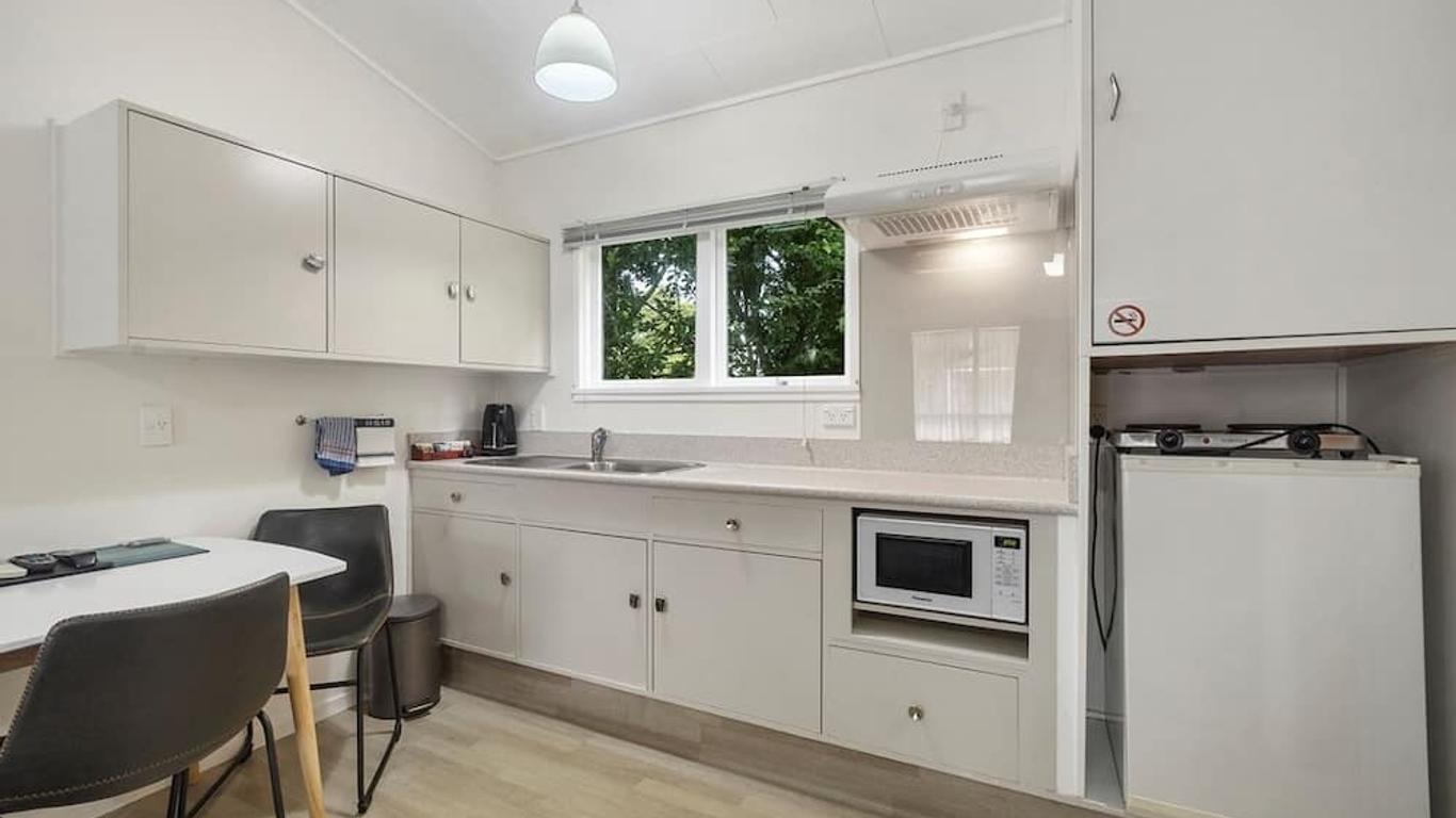 تاور رود موتيل