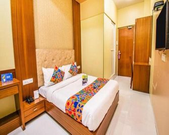 7 Hills Inn - Mumbai - Schlafzimmer