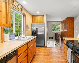 Cozy 2-Bedroom Lake House in Charming Cougar With Cool Ac - Cougar - Cocina