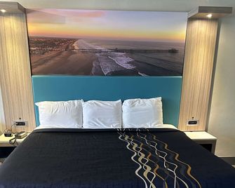 Super 8 By Wyndham Oceanside Downtown - אושנסייד - חדר שינה