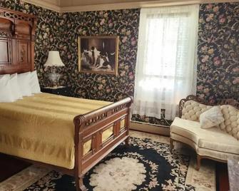 Fairweather Inn - Virginia City