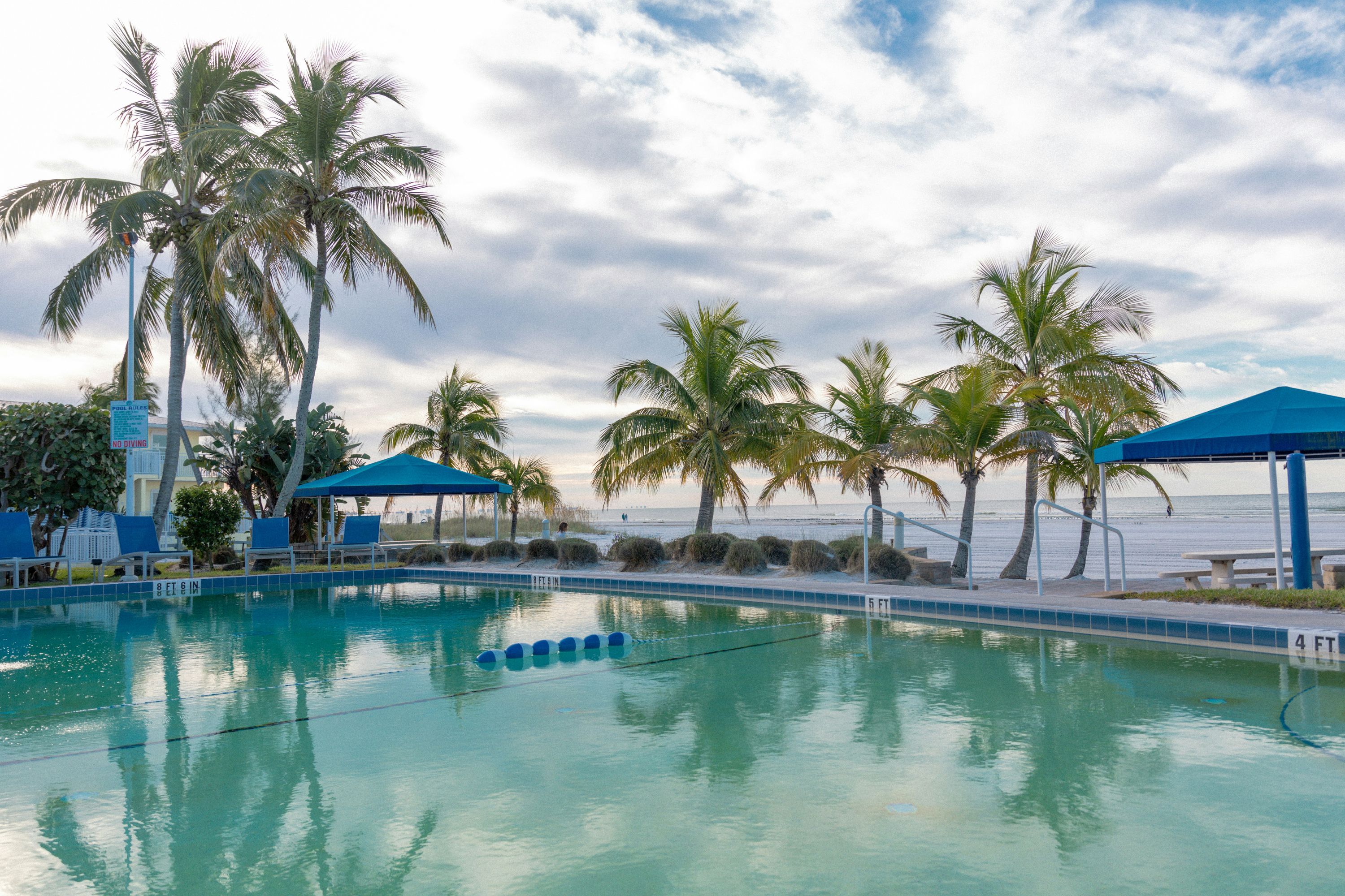 The Neptune Resort - פורט מאיירס ביץ' - בריכה