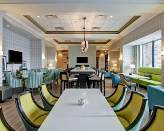 Hampton Inn & Suites by Hilton Saskatoon Airport - Саскатун - Ресторан