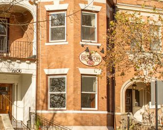 Beacon Inn 1750 - Brookline - Building