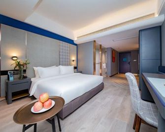 Ramada Hotel Jingzhou District - Ťing-čou - Ložnice