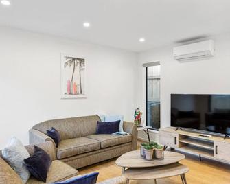Element Edge Townhouse with Parking and Air-Con - Auckland - Sala
